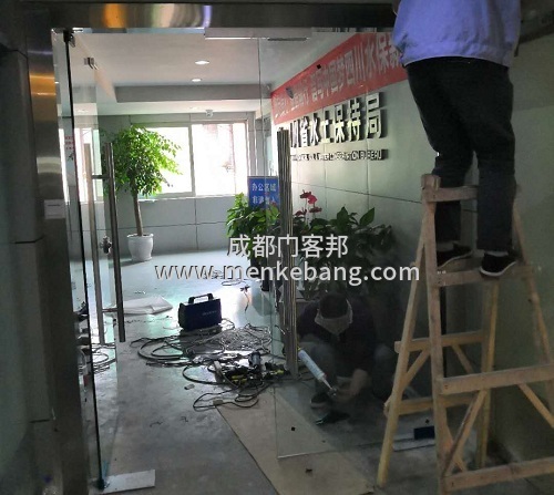 成都辦公室門(mén)禁玻璃門(mén)案例